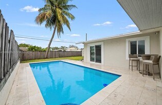 5721 SW 38th Ct in Davie, FL - Building Photo