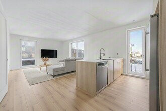 1035-1037 Commonwealth Ave in Boston, MA - Building Photo - Building Photo