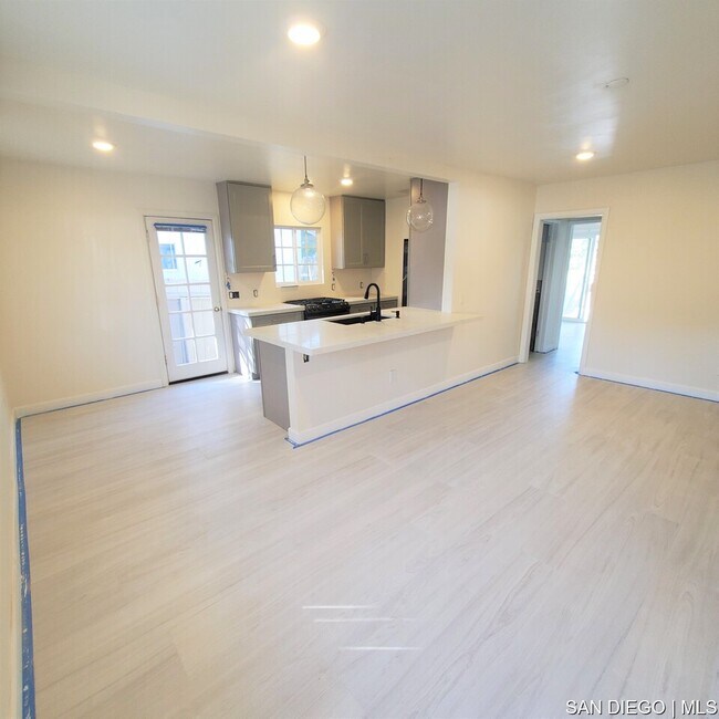 229 Barbara Ave in Solana Beach, CA - Building Photo - Building Photo