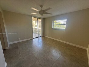 10401 W Broward Blvd in Plantation, FL - Building Photo - Building Photo