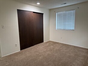 1215 W Ivy Ave, Unit 301 in Moses Lake, WA - Building Photo - Building Photo