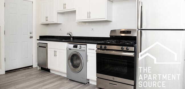 property at 730 W Roscoe St