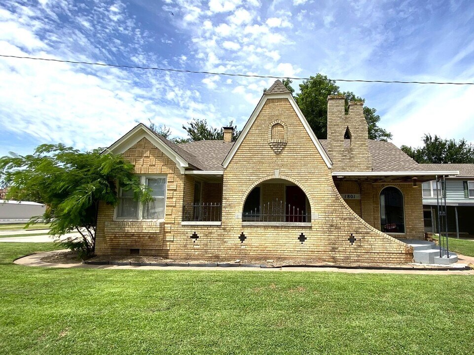 1801 N Woodward Ave in Oklahoma City, OK - Building Photo