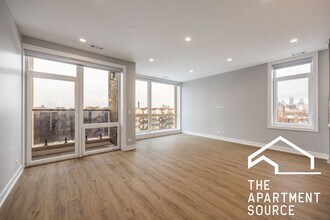 2351 W Flournoy St, Unit 202 in Chicago, IL - Building Photo - Building Photo