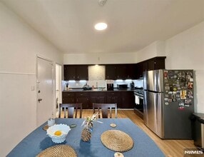 616 Frank E Rodgers Blvd N in Harrison, NJ - Foto de edificio - Building Photo