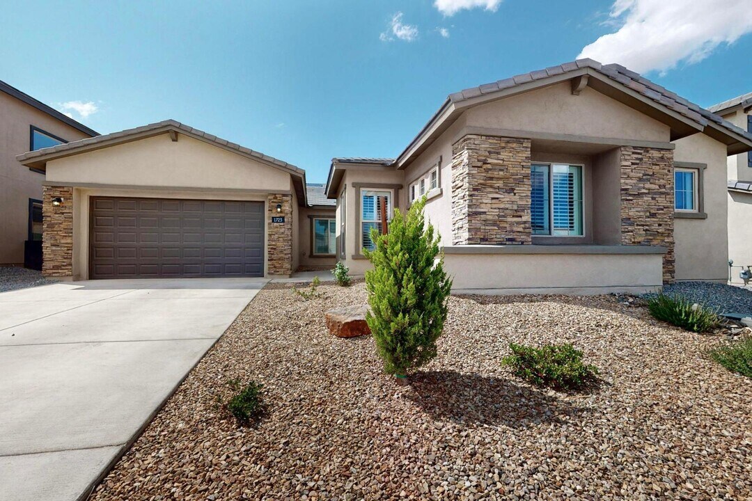 1723 Mount Hood Trl NW in Albuquerque, NM - Building Photo