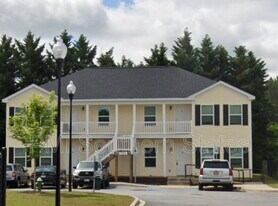 200 Walnut Hill Dr in Easley, SC - Building Photo