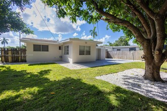 1931 Bahama Dr in Miramar, FL - Foto de edificio - Building Photo