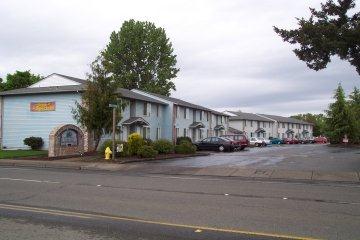 Cedar Court in Salem, OR - Foto de edificio