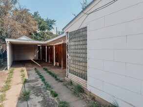 2006 30th St in Lubbock, TX - Building Photo - Building Photo