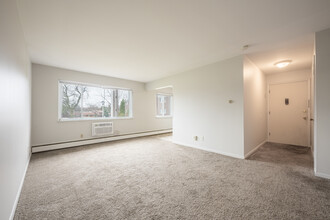 Brentwood Apartments in Lansing, MI - Building Photo - Interior Photo