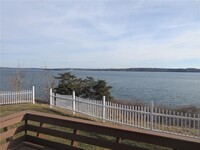 160 Colonel John Gardner Rd in Narragansett, RI - Foto de edificio - Building Photo