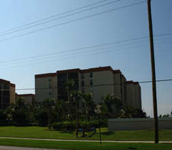 Nautilus Apartments in Hollywood, FL - Building Photo - Building Photo