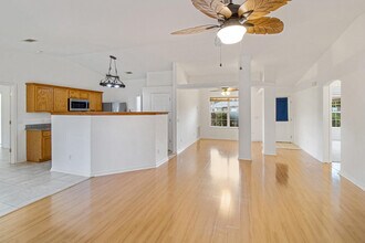 6530 Longview St in Navarre, FL - Foto de edificio - Building Photo