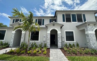 28471 SW 132nd Ct in Homestead, FL - Building Photo