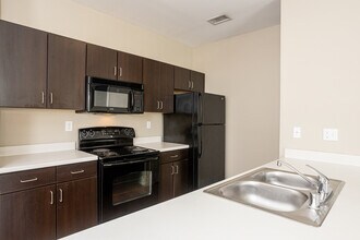 Park Edge Apartments in Louisville, KY - Building Photo - Building Photo