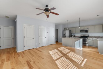 8438 Brookmoor Ln in Ooltewah, TN - Foto de edificio - Building Photo