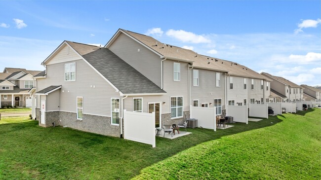 572 Trinity Way in Spring Hill, TN - Building Photo - Building Photo