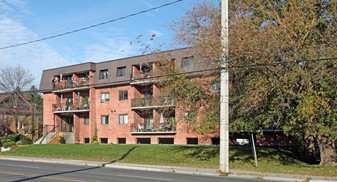 552 Dundas St E Apartments