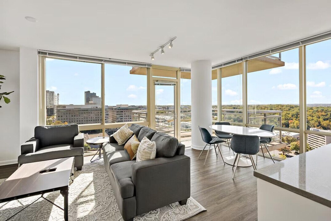 1751 Pinnacle Dr in Tysons, VA - Building Photo