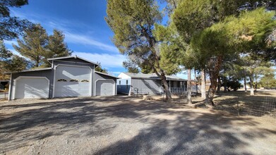 521 Alaska Way-Unit -Unit A in Pahrump, NV - Building Photo - Building Photo