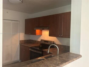 529 E Sheridan St in Dania Beach, FL - Building Photo - Building Photo