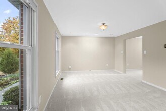 7603 Woodstown Dr in Springfield, VA - Building Photo - Building Photo