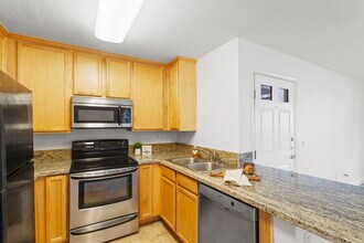 2320 Del Mar Way, Unit 105 in Corona, CA - Building Photo - Building Photo
