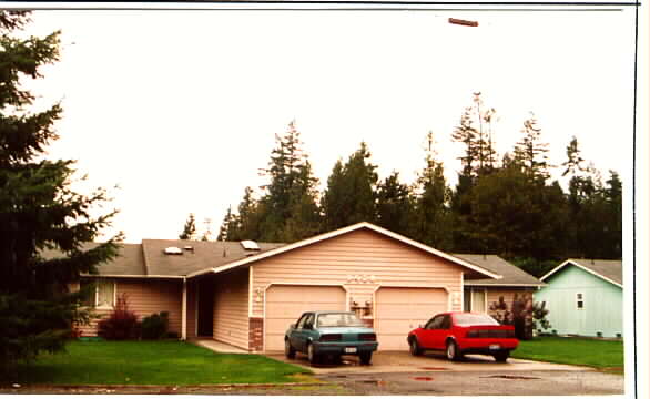 9528 51st Ave NE in Marysville, WA - Foto de edificio