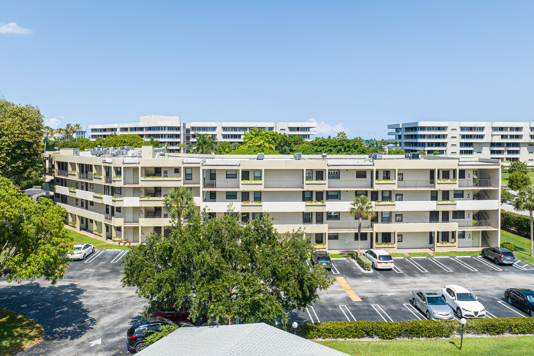 Banyan Tree Village in Delray Beach, FL - Building Photo