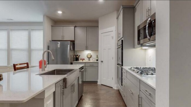 1594 Drakes Creek Rd in Hendersonville, TN - Foto de edificio - Building Photo