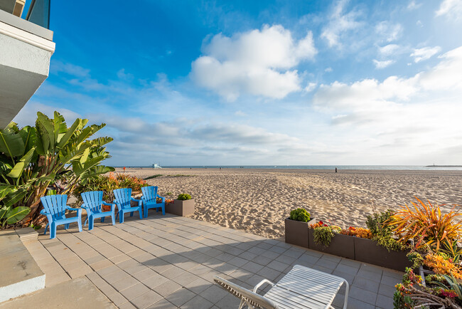 6307 Ocean Front Walk in Playa Del Rey, CA - Building Photo - Building Photo