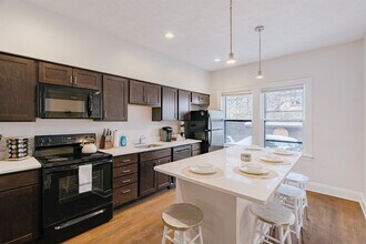 11321 Hessler Rd in Cleveland, OH - Building Photo - Building Photo