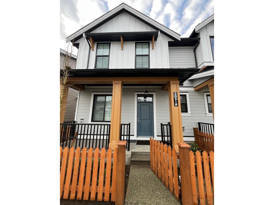 20518-20576 76 Ave in Langley, BC - Building Photo
