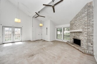 5747 Easthampton Dr in Houston, TX - Building Photo - Building Photo