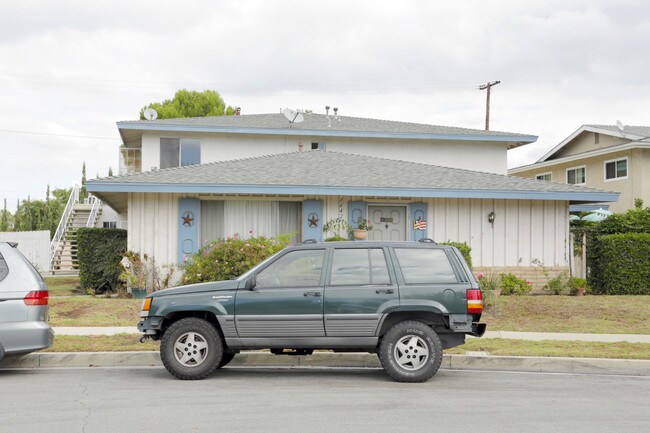 1642 Coriander Dr in Costa Mesa, CA - Foto de edificio - Building Photo