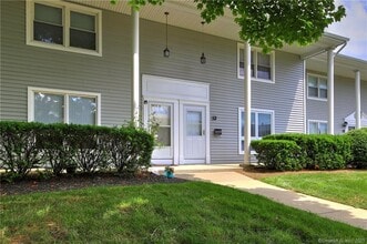 33 Carriage Path N in Milford, CT - Building Photo - Building Photo