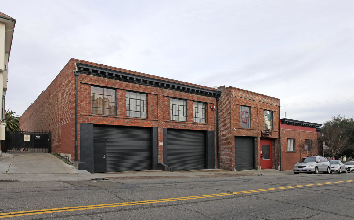 OMC Lofts in Oakland, CA - Building Photo