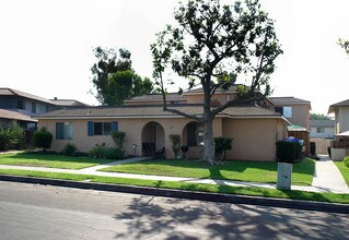 641 S Fashion Park St in Orange, CA - Foto de edificio - Building Photo