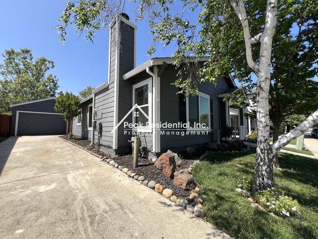 6817 Alamar Way in Elk Grove, CA - Building Photo - Building Photo