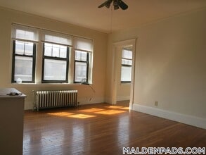 349 Pleasant St, Unit B1-18 in Malden, MA - Foto de edificio - Building Photo