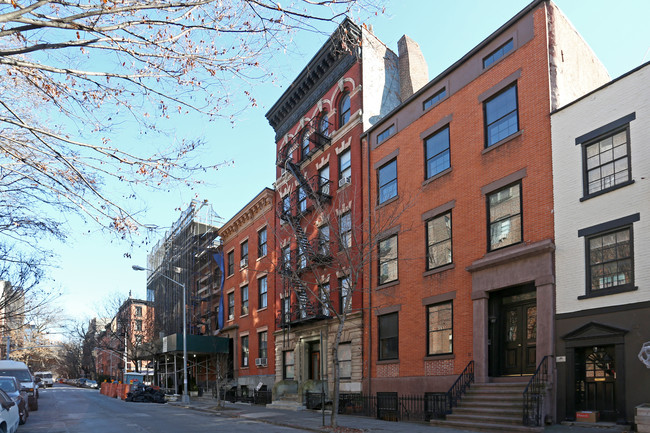 296 W 11th St in New York, NY - Foto de edificio - Building Photo