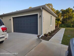 321 Battersea Ave SE in Palm Bay, FL - Building Photo - Building Photo