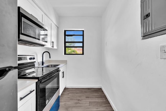 1027 SW 3rd St in Miami, FL - Building Photo - Building Photo