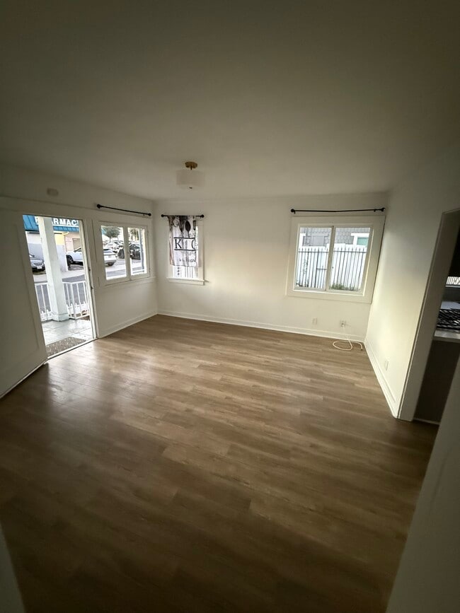 240 N Everett St in Glendale, CA - Foto de edificio - Building Photo