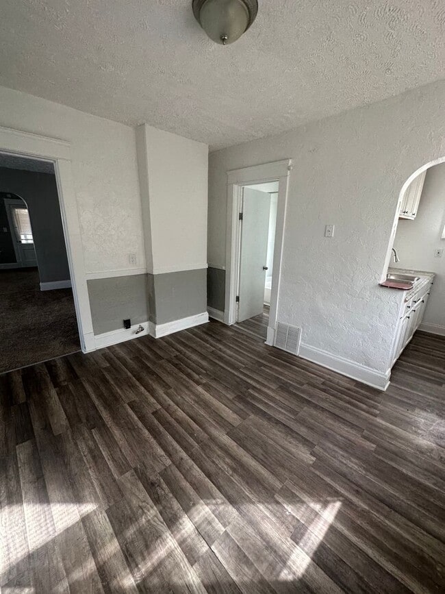10610 Lamontier Ave in Cleveland, OH - Building Photo - Building Photo