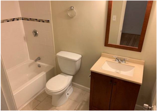 34 Decatur St, Unit 8 in Gloucester, MA - Building Photo - Building Photo