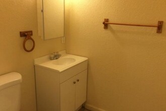 443 E 84th St in Los Angeles, CA - Building Photo - Building Photo