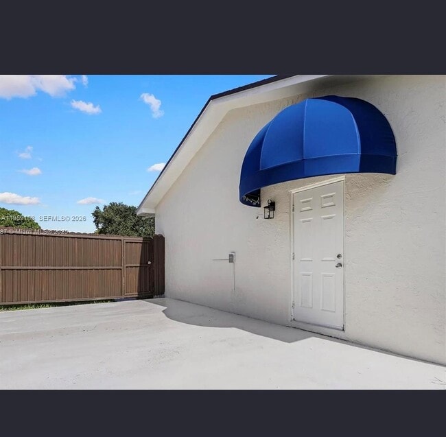19221 SW 92nd Rd in Miami, FL - Building Photo - Building Photo