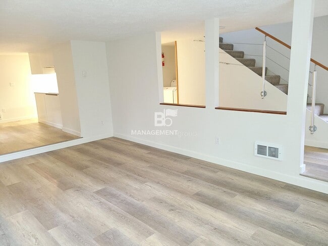 3708 Kenthorpe Way in West Linn, OR - Building Photo - Building Photo